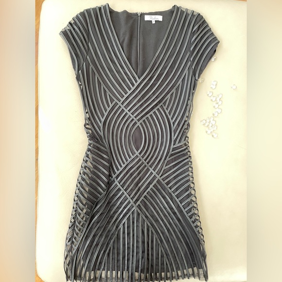 PARKER DRESS - Picture 1 of 9